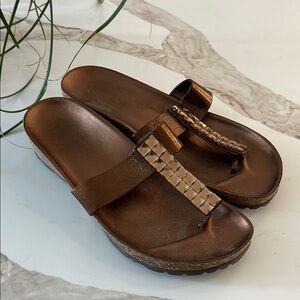 EUC Nine West made in Italy Birkenstock style Copper leather cork sole sandals